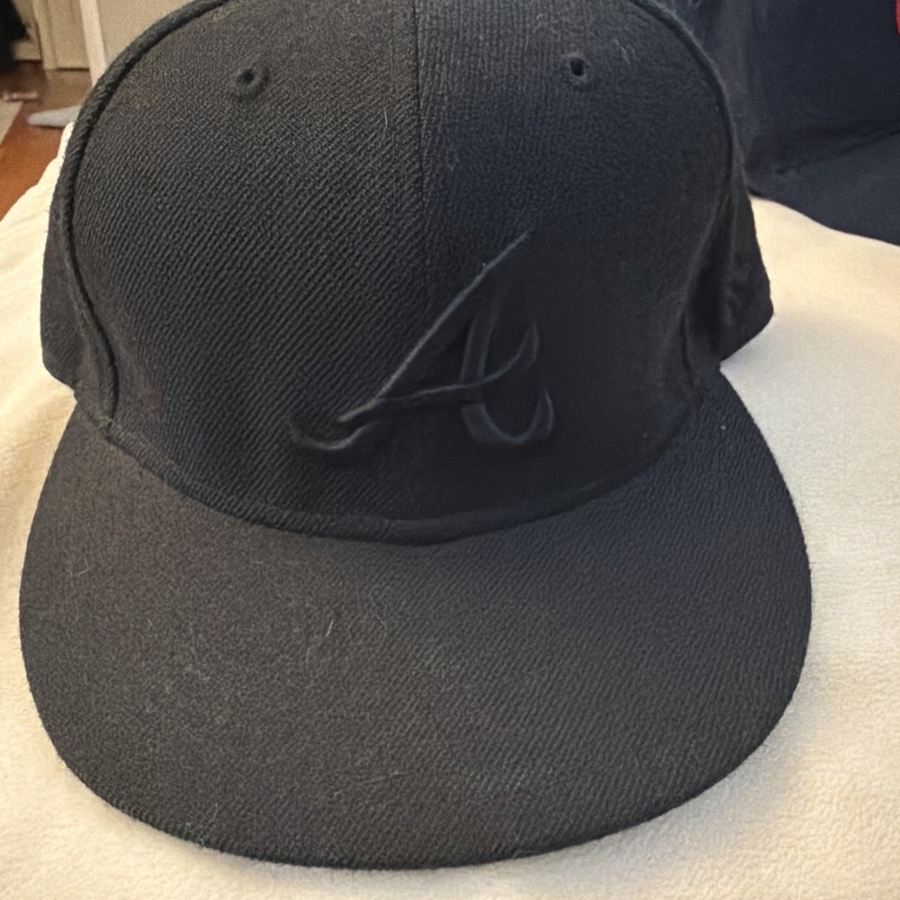Atlanta Braves‎ MLB Fitted Black on Black Cap 7-1/8 NWOT